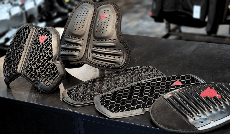 ダイネーゼ メッシュプロテクター 未使用 ダイネーゼ プロテクター